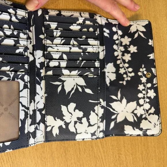 Michael Kors Trifold Wallet - Picture 4 of 4